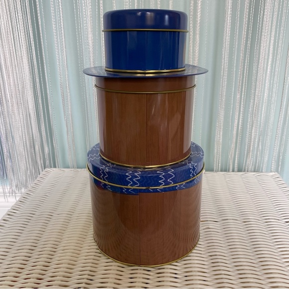 Three Tier Bear Storage Tin Can - Picture 4 of 17